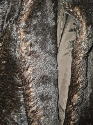 Abrigo largo de pieles negro