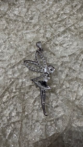 Colgante hada de plata.