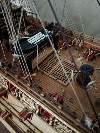 Maqueta Galeón ingles SOBERANO DE LOS MARES 115x90x20 cm + vitrina a medida
