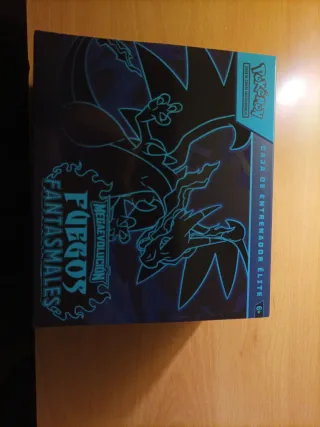 Caja Entrenador Élite Pokémon Fuego Fantasmal