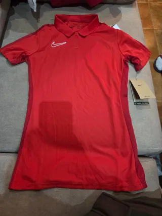 Polo Nike Rojo Talla XS Nuevo