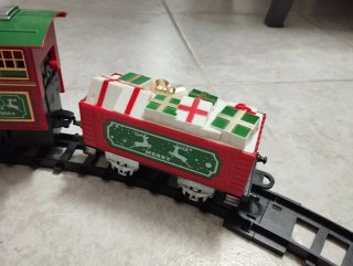 Trenino elettrico di Natale con fumo,luci e suoni