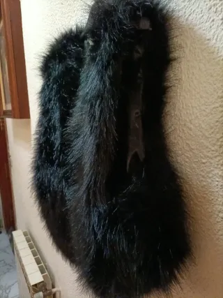 Chaleco de pelo negro