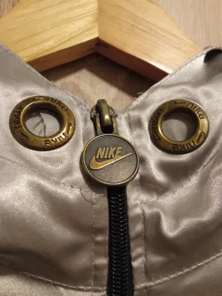Cazadora Nike Negra y Plateada