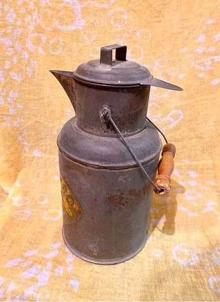 Antigua lata (zafra) aceite con forma de lechera