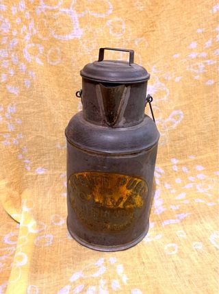 Antigua lata (zafra) aceite con forma de lechera