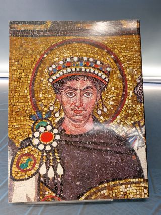 Ravenne, capitale de la mosaïque. Ed. Salvarole, 1988.