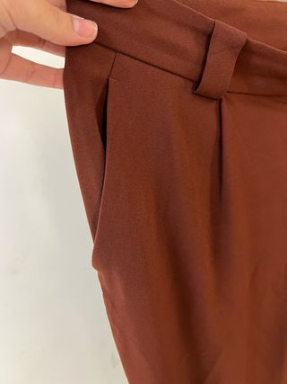 Pantalón traje color teja