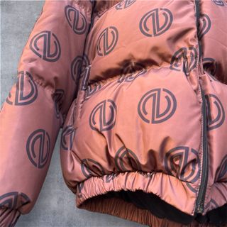 Giubbotto con stampa logo in vera piuma d'oca