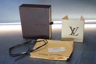 Louis Vuitton, Monogram Empreinte. Caja vacía de funda para iPhone.