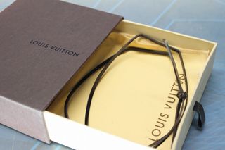 Louis Vuitton, Monogram Empreinte. Caja vacía de funda para iPhone.