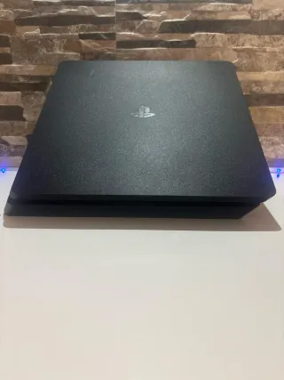PS4 Slim 1TB Negra + 2 Mandos + 2 Juegos