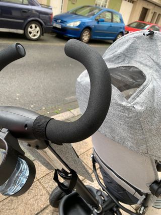 Triciclo Kinderkraft con manillar y capota