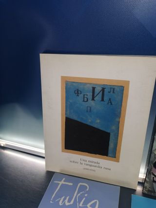 4 libros de arte: una mirada sobre la vanguardia Rusa,Turia, Diccionario Goyesco y mas