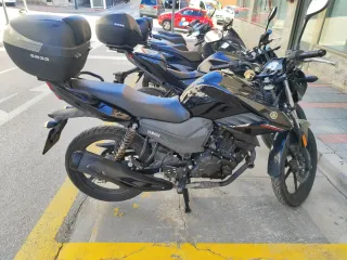 Yamaha YS125 Naked Negra