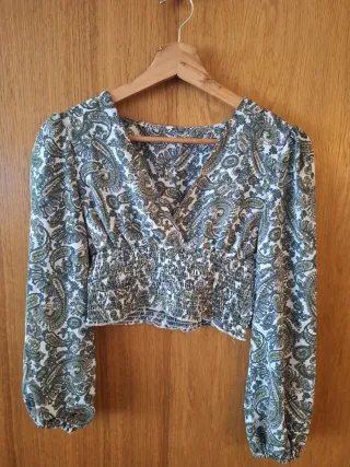 Blusa/top estampado paisley verde y blanco