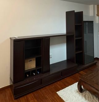 Mueble de salón modular de madera oscura