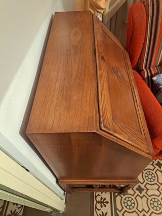 Escritorio de madera clásico