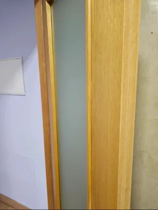 Puerta madera con cristal