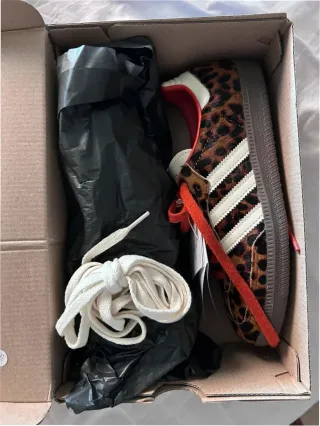 Adidas Samba OG Leopardo Rojo Talla 38.5