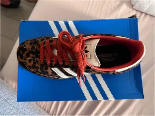 Adidas Samba OG Leopardo Rojo Talla 38.5