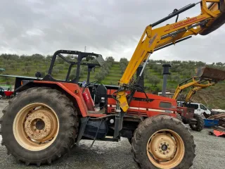 Tractor con pala frontal 670312823