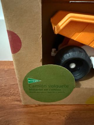 Camión bioplástico. Volquete el corte ingles.