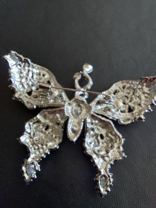 Broche Mariposa con Cristales Verdes y Plateados