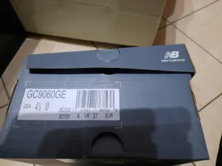 New Balance 9060 nere