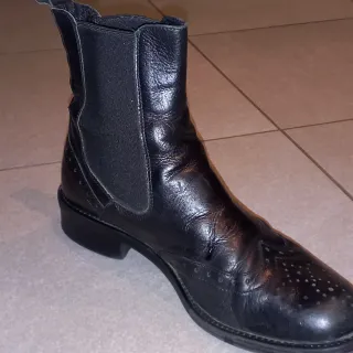 Stivaletti in vera pelle neri