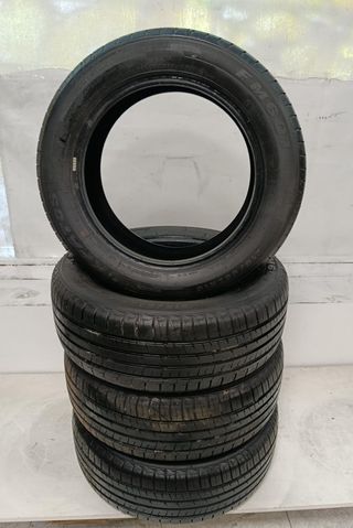 Neumáticos en perfecto estado 215/55 R16