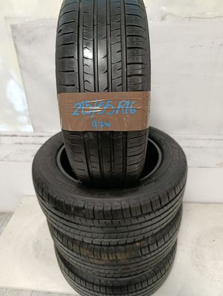Neumáticos en perfecto estado 215/55 R16