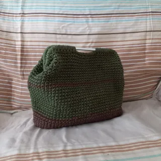 Borsa uncinetto fatta a mano verde e marrone