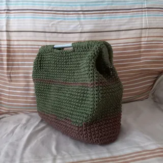 Borsa uncinetto fatta a mano verde e marrone