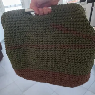 Borsa uncinetto fatta a mano verde e marrone