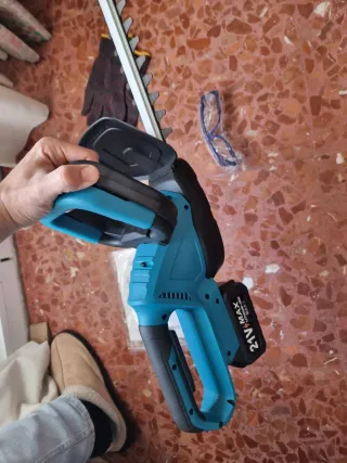 Tagliasiepi a batteria 21V