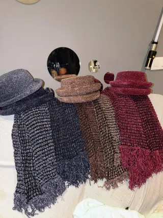 Lote 3 sciarpe e 3 cappelli