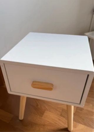 Comodino bianco con cassetto