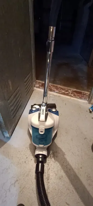Aspirador Domo Hepa sin bolsa 700w
