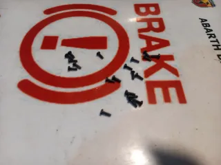 20 tornillos Scalextric cortos