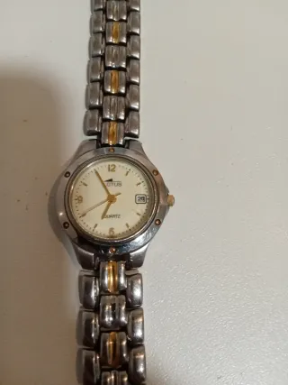 Reloj Lotus.