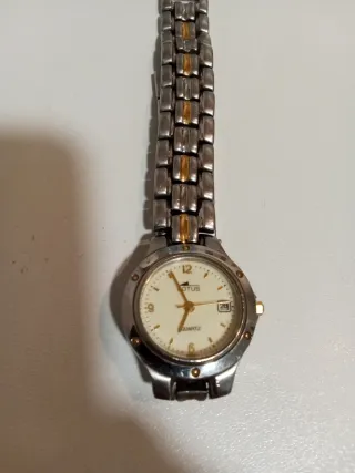 Reloj Lotus.
