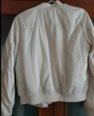 Chaqueta bomber beige mujer