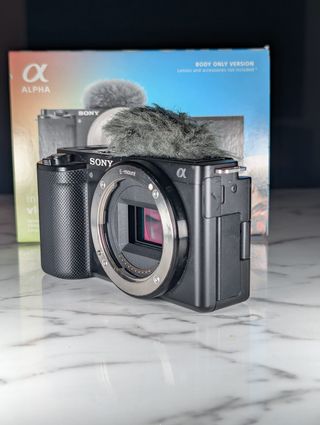Cámara Sony Alpha ZV-E10 + Objetivo 16-50