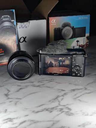 Cámara Sony Alpha ZV-E10 + Objetivo 16-50