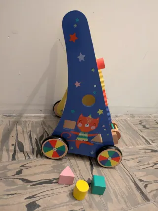 Andador de madera para bebé