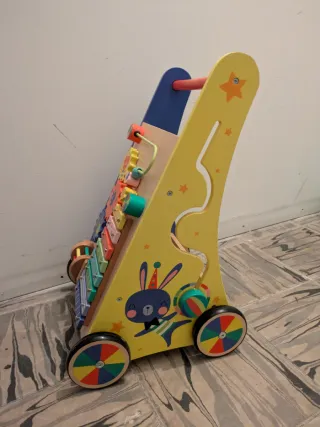 Andador de madera para bebé