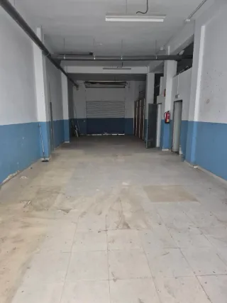 Alquiler de bajo comercial/almacen.
