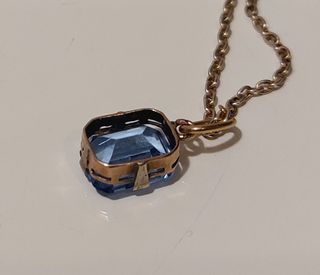 Colgante vintage oro y aguamarina talla esmeralda