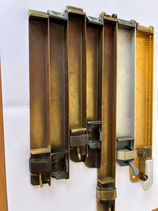 Componedores tipográficos de latón y metal